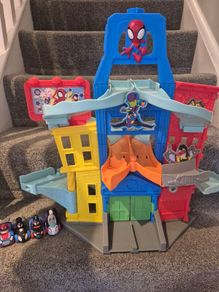 Spidey and his amazing friend track and 4 cars