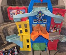Spidey and his amazing friend track and 4 cars
