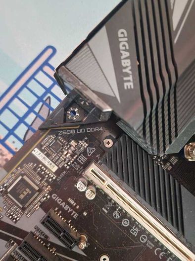 intel i7 12th gen k + z690 + noctua cooler