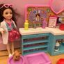 Barbie veterinary set with doll Image 3