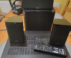 Yamaha YHT1840 5.1 surround system - receiver + speakers + subwoofer