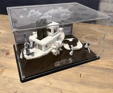 Lego Steamboat Willie 21317 with Wicked Brick Display Case