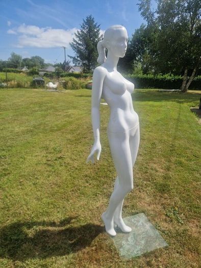 Female Mannequin