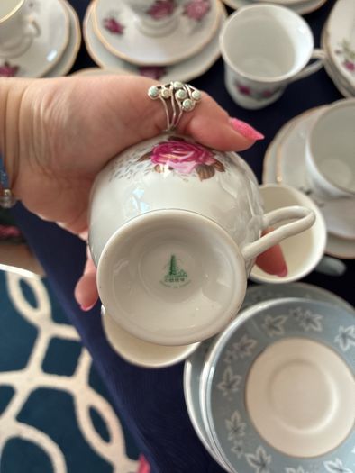 Selection of teacups, saucers & side plates