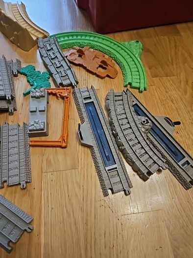 Huge selection of Thomas the Tank engine Tracks.