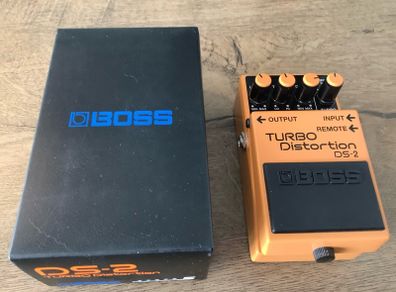 BOSS DS-2 Turbo Distortion effect pedal box