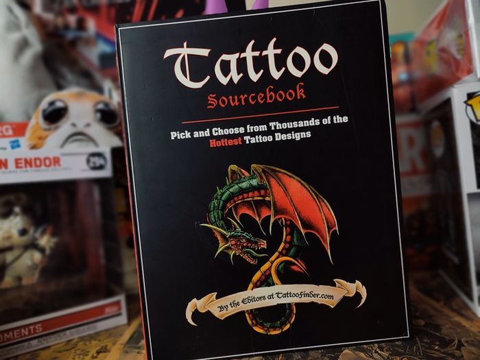 Tattoo Sourcebook: Pick and Choose from Thousands of the Hottest Tattoo Designs ! 520 Pages ! 2009 ! by Harper Collins !
