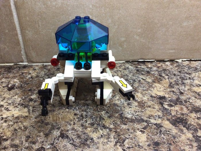 Lego land - Lego set no 6848 - strategic pursuer - full and complete