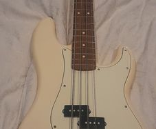 Fender p bass MIM limited edition 2011