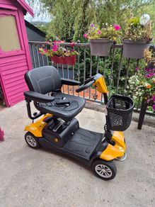 2025 Rascal Vista Mobility Scooter. Like New.