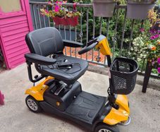 2025 Rascal Vista Mobility Scooter. Like New.