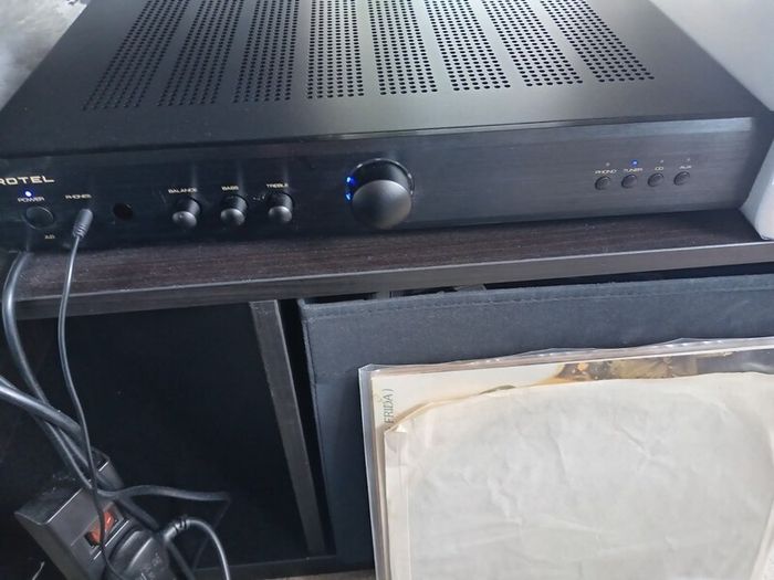 Rotel A8