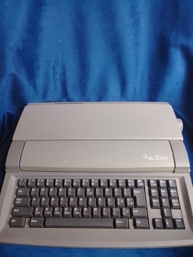 Sharp FW-500 font writer word processor