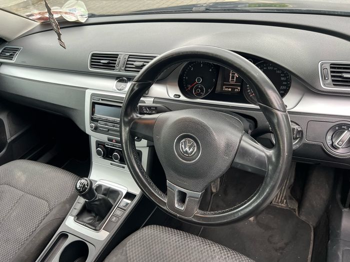 2013 Volkswagen Passat nct 10/27 tax 09/26