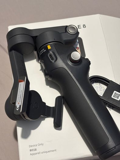 DJI Osmo Mobile 8 Standard Combo