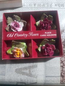 RARE Vintage ceramic Old Country Roses Place card Holders By Royal Albert. Boxed set of 4 Apricot and Pink Rose Royal Albert place card holders
