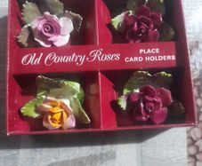 RARE Vintage ceramic Old Country Roses Place card Holders By Royal Albert. Boxed set of 4 Apricot and Pink Rose Royal Albert place card holders