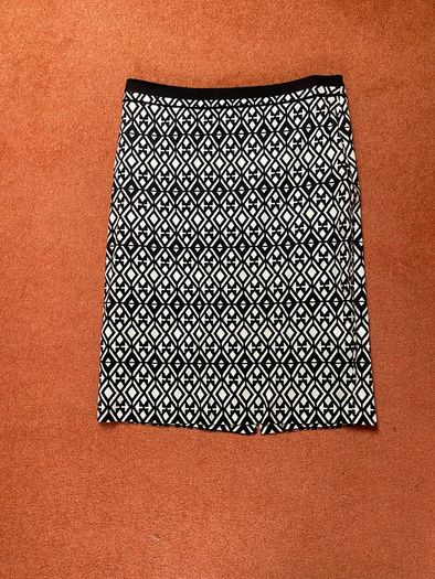 Skirt. B&W. Geometric pattern. M&S