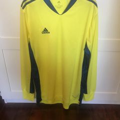 Mens adidas training top size Medium