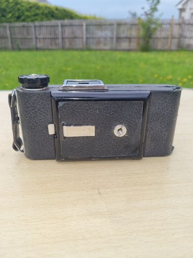 Vintage Kershaw eight-20 King Penguin folding camera