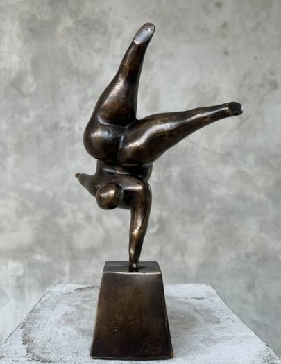 Balancing Lady (30cm) - Bronze
