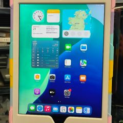 Apple iPad 7th Gen 32GB WiFi Space Grey with Case