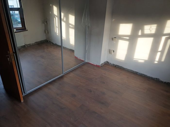 Laminate floor flooring  service