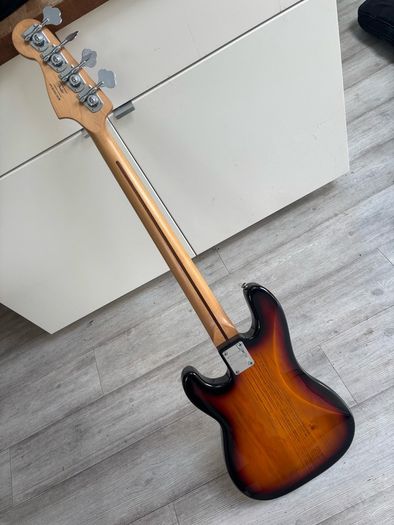 Squier P bass