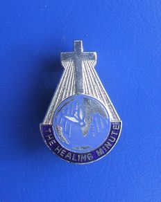 THE HEALING MINUTE (spiritual/faith healing) - a vintage badge issued by the Harry Edwards Healing Sanctuary (1960s)