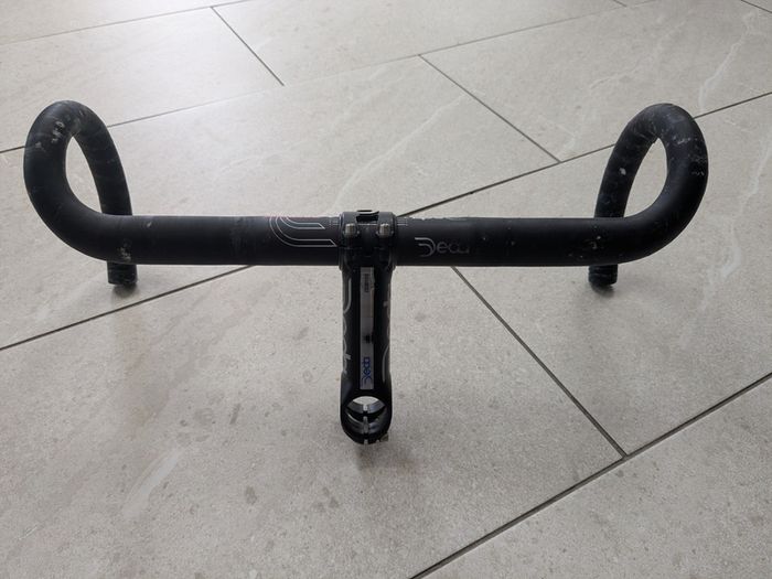 Deda Zero 100 bars (44cm) and stem (12cm).