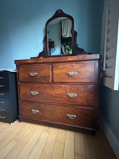 Antique vanity dresser with mirror