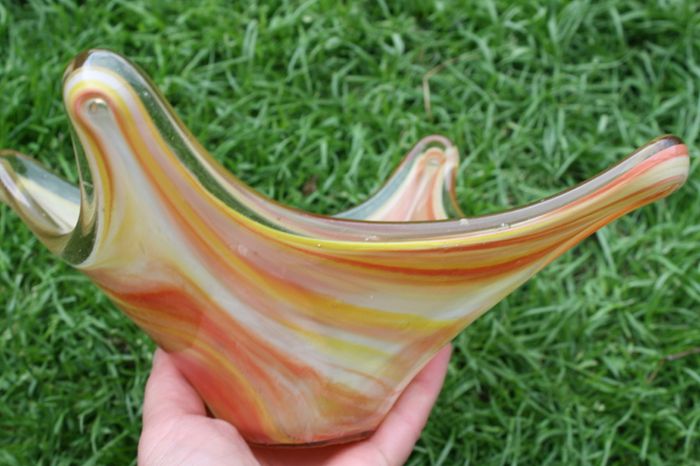 Vintage Hand Blown Glass Fluted Bowl, Dirwood Glass 10,4" x 9,3" H 5,3"