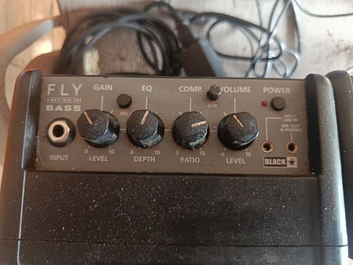 blackstar fly 3 guitar and bass amps