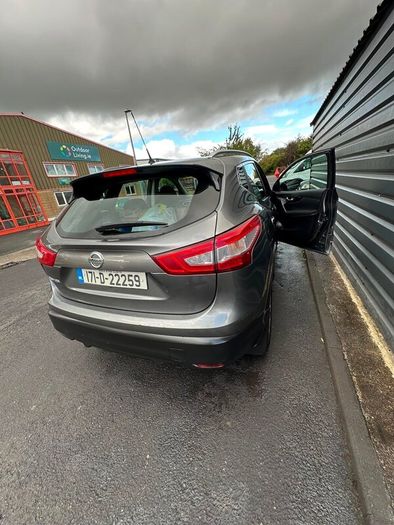 2017 Automatic Nissan Qashqai Suv