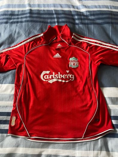 Size 7-8yrs Liverpool jersey