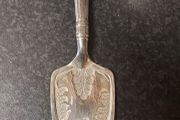 metal cake slice,sold as seen ,see pictures for condition,,buyer collects or pays postage thank you.