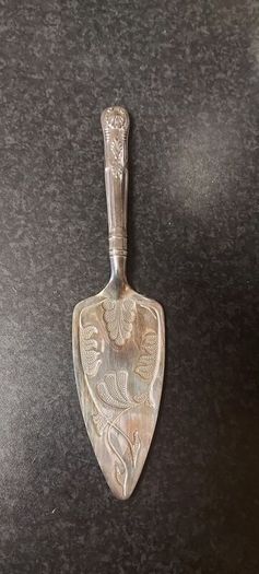 metal cake slice,sold as seen ,see pictures for condition,,buyer collects or pays postage thank you.