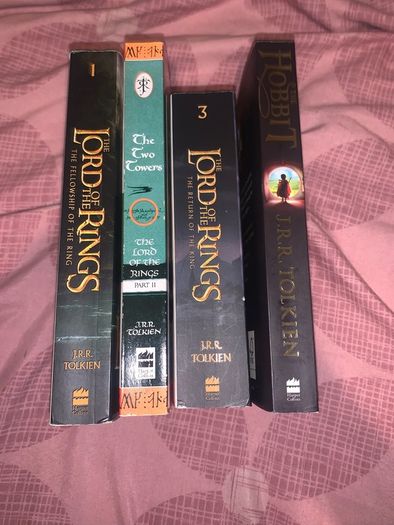 (4 Set) Lord of the rings trilogy & hobbit books