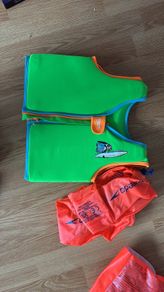 Pool vest & floaties/arm bands