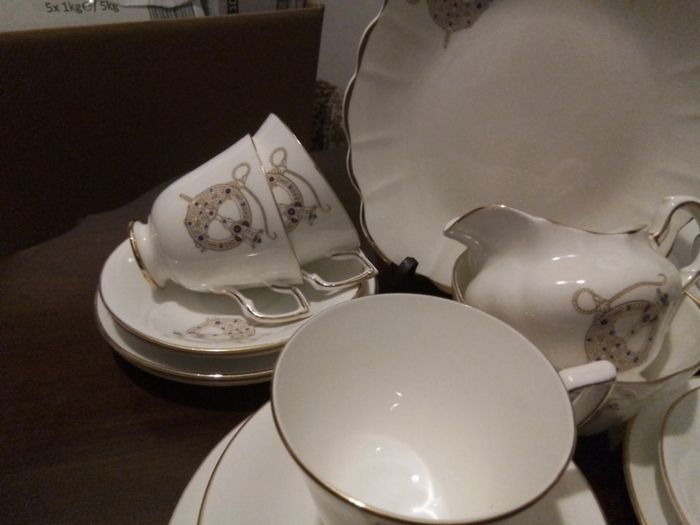 Royal Tara " Brooch" 21 Piece Teaset