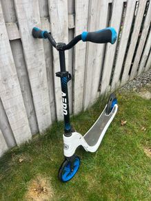 Aero C6 White and Blue Scooter