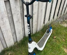 Aero C6 White and Blue Scooter