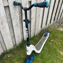 Aero C6 White and Blue Scooter