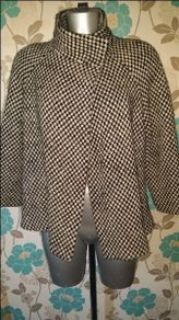 Beautiful woollen Coast London Coat size UK12 EUR40 Price includes postage