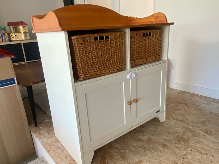 Baby changing table