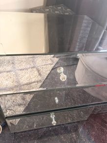 glass unit with 3 drawers