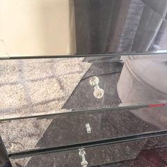 glass unit with 3 drawers