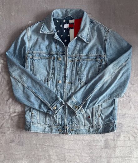 Vintage 90s USA Flag Rare Tommy Hilfiger American Flag Denim Jacket Light Blue Wash Oversized Big Tommy Logo At The Back Unisex Size S
