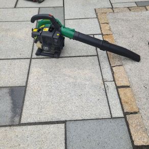 leaf blower