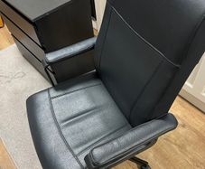 Black office chair